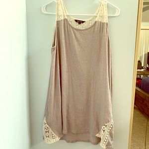 Medium Sleeveless Lace Top